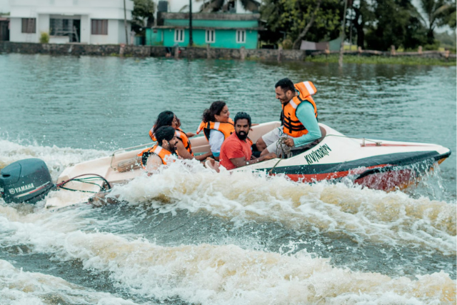 Speed boat cruise (2)